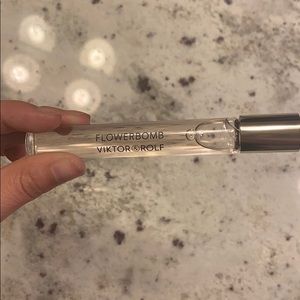 Flowerbomb viktor and rolf rollerball